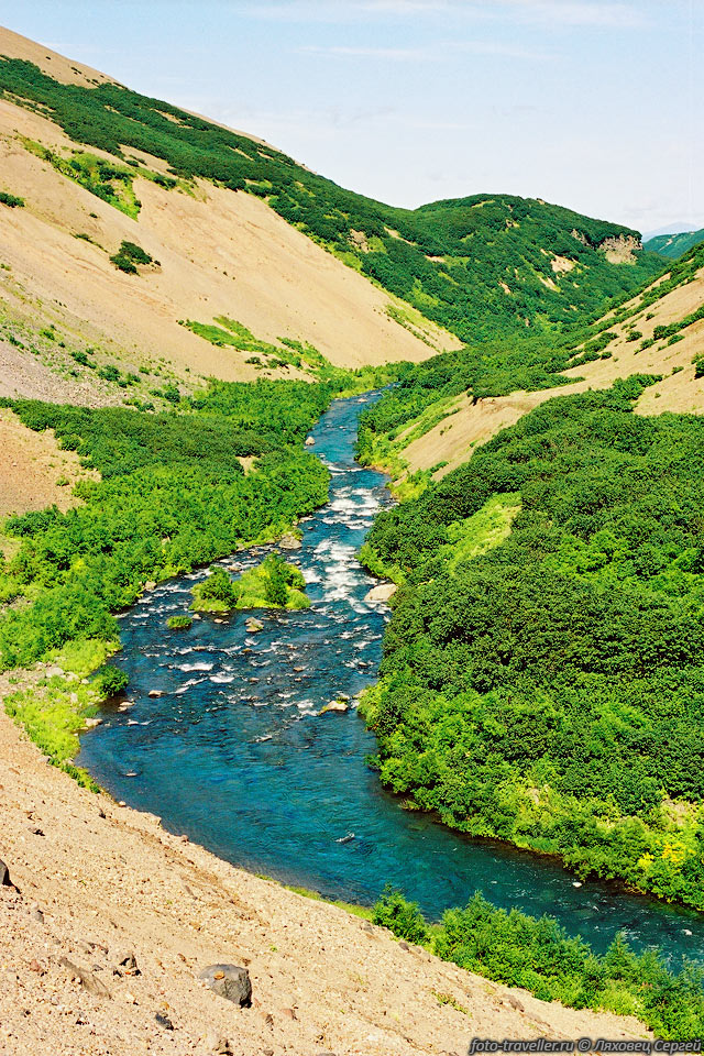 Река Теплая прорезает борт кальдеры Ксудач