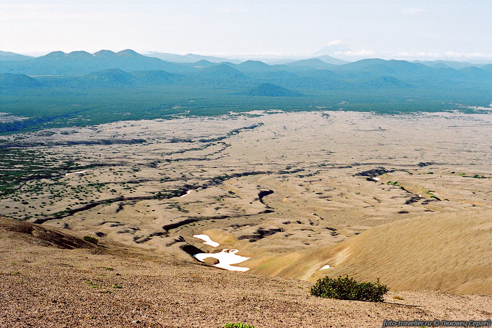Гигантское шлаковое поле под вулканом Ксудач