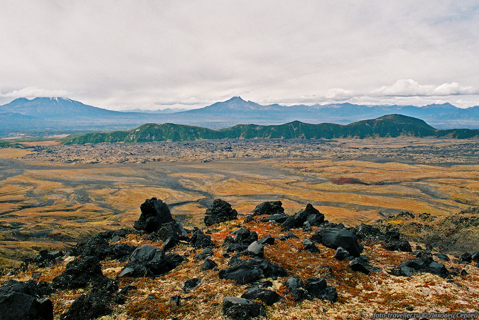 Кальдера вулкана Крашенинникова заполнена огромными пепловыми 
полями
