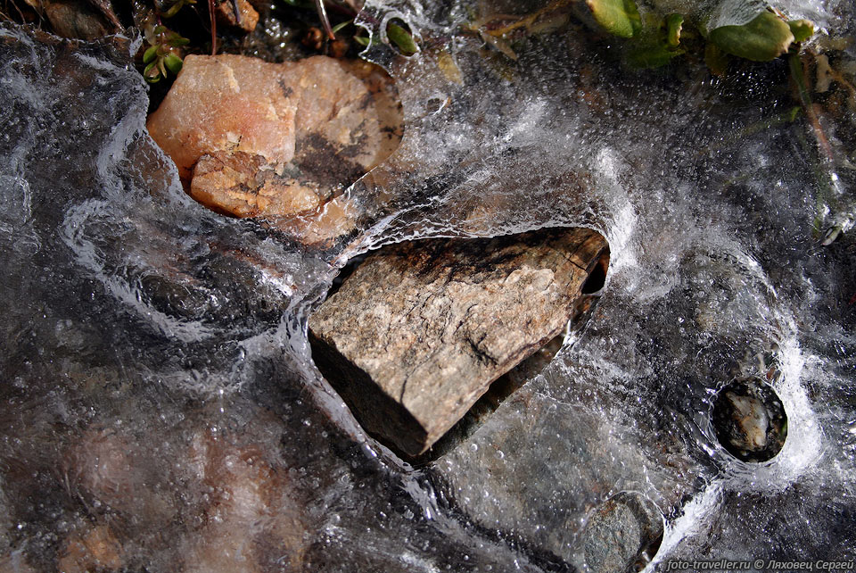 Камни во льду