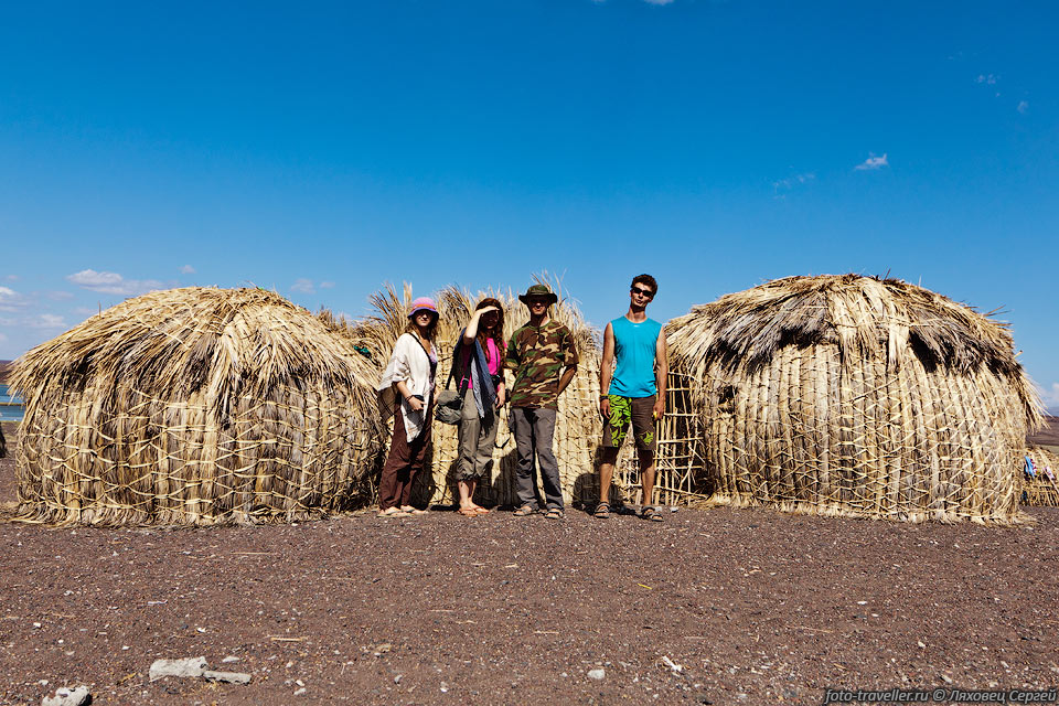 Наша группа в поселке Лаени племени эль моло