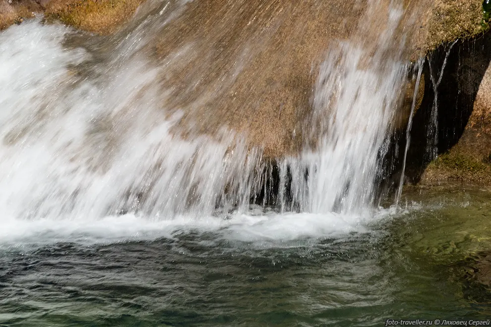 Маленький водопад