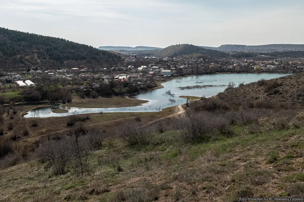Южный край Симферопольского водохранилища.