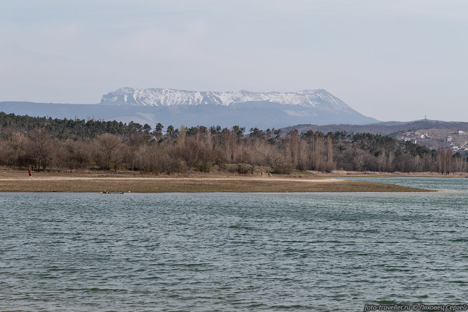 Чатыр-Даг над Симферопольским водохранилищем
