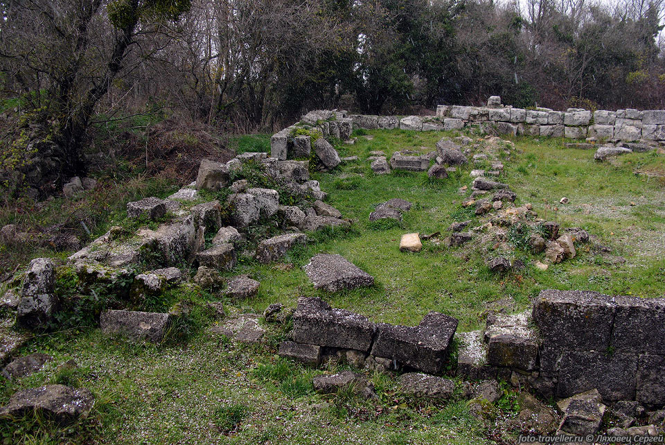 Развалины Мангуп-Кале, средневекового 
города-крепости, 
расположенного не далеко от Бахчисарая