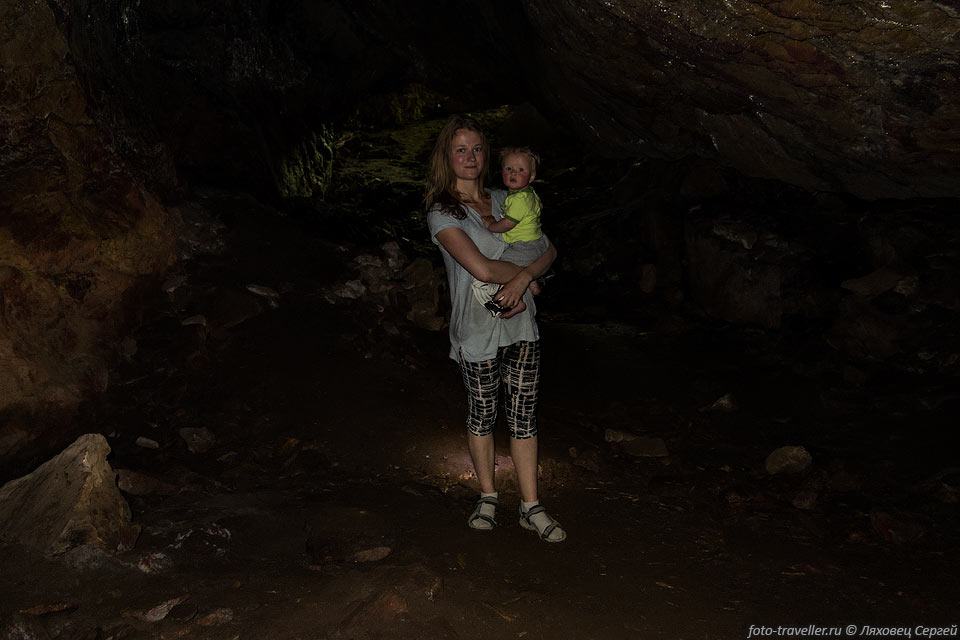 Пещера Сюндюрлю-Коба находится на горе Сюндюрлю-Кобаса, в Байдарской 
долине.
Название Сюндюрлю-Коба в переводе означает "погасшая пещера".
Пещера небольшая и легко доступна.