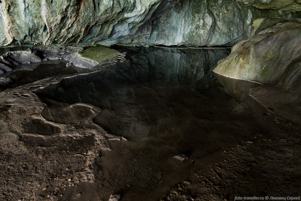 Пещера Данильча-Коба - это небольшой грот с озерами, из которого 
берут воду те кто живет на Барской поляне.
Пещера расположена на склонах горы Седам-Кая, над Соколиным.