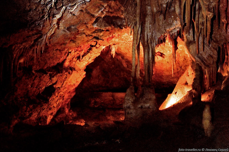 Небольшой зал в пещере