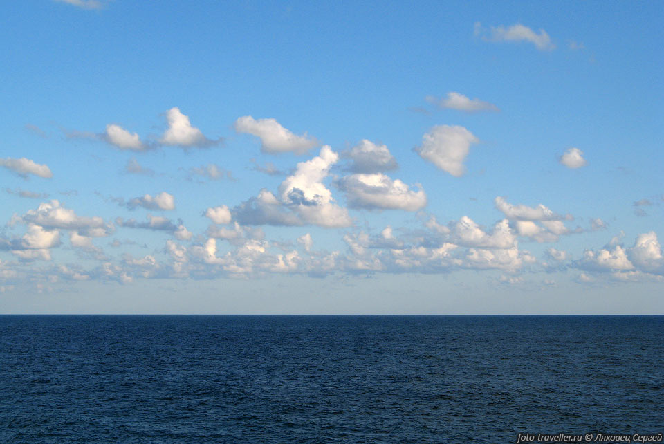 Облака над морем