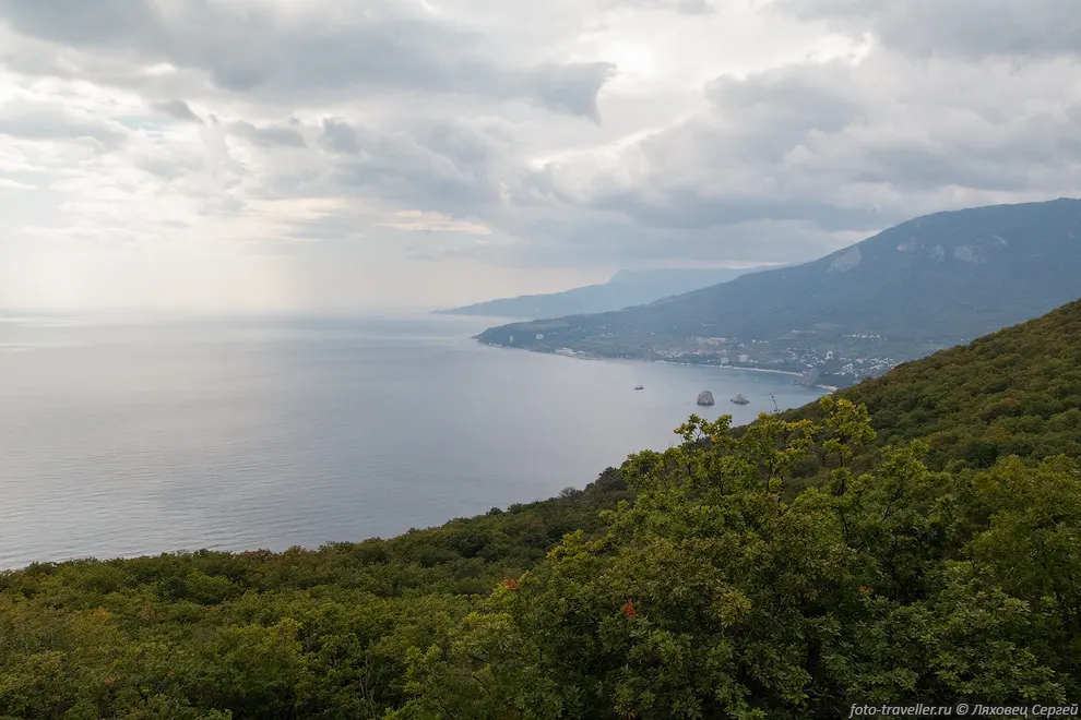 Аю-Даг (Медведь-гора) (571 м) - гора на Южном берегу Крыма, возле
Партенита. 
Гора слегка вытянут в северо-западном направлении, выступает в море на 2-2,5 километра.
Аю-Даг является лакколитом (вулканом без жерла).