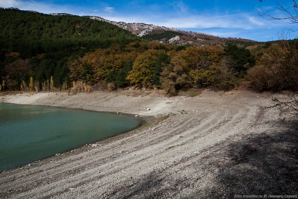 Уровень воды низкий