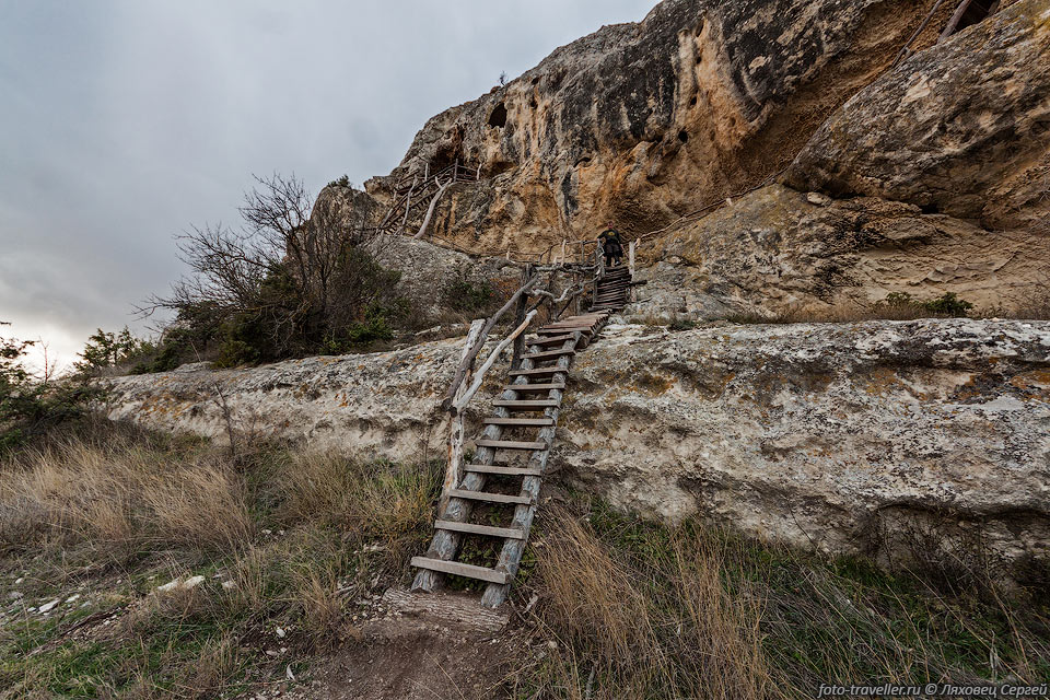 Лестница на верх скалы