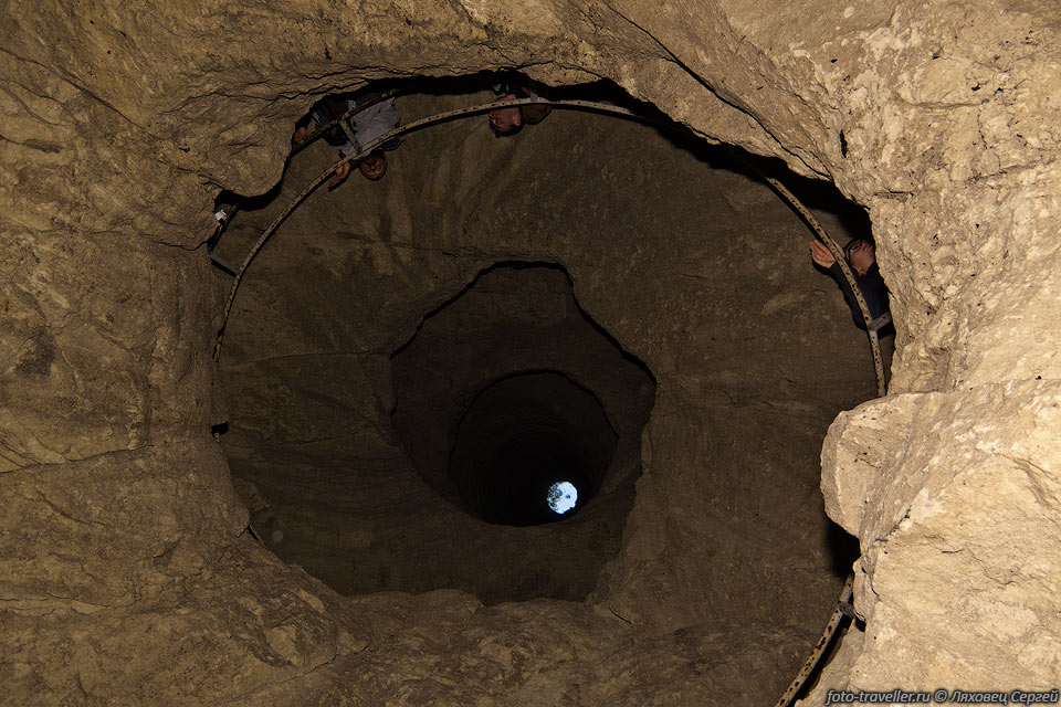 В 1999 - 2001 годах возле пещерного города Чуфут-Кале археологи 
раскопали колодец Тик-кую.
В нем даже обнаружили клад из множества монет.