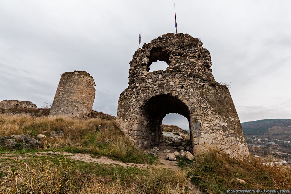 Надвратная башня крепости Каламита.