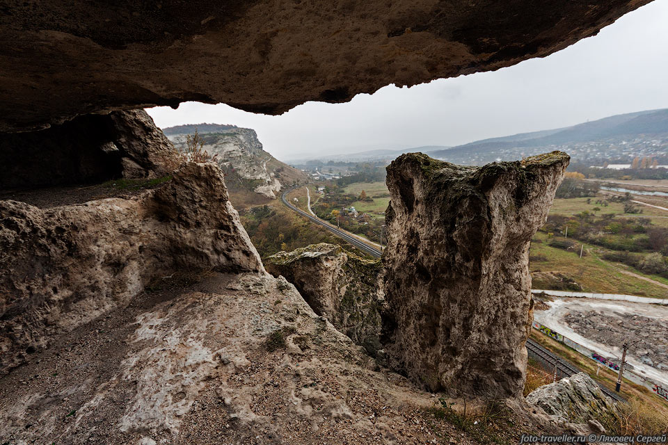 Остатки крипт первых христиан.
В скалах Инкермана обнаружено 9 христианских пещерных скитов и двадцать семь пещерных 
церквей.