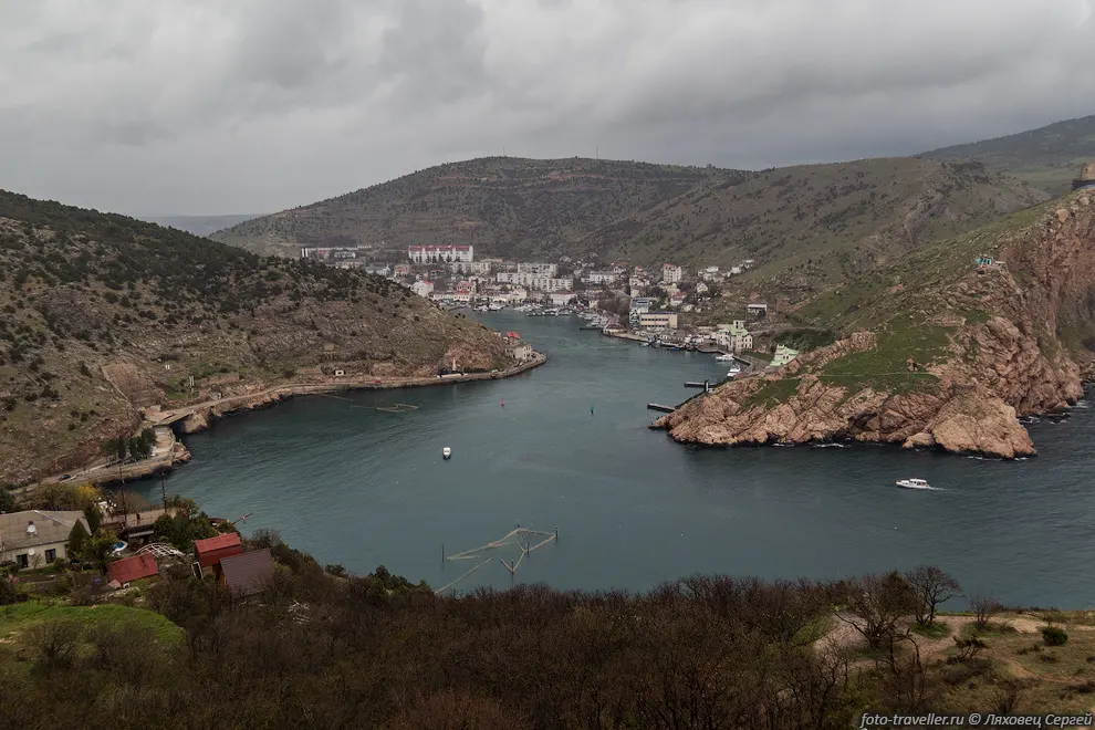 Во времена СССР в Балаклавской бухте базировались 14-я дивизия
подводных лодок Черноморского Флота СССР
и 5-я Отдельная бригада сторожевых кораблей ПВ КГБ СССР