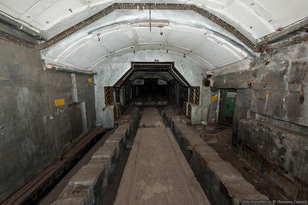 Объект 100 возведен из жаропрочного бетона, подземные сооружения 
были защищены от атомного оружия