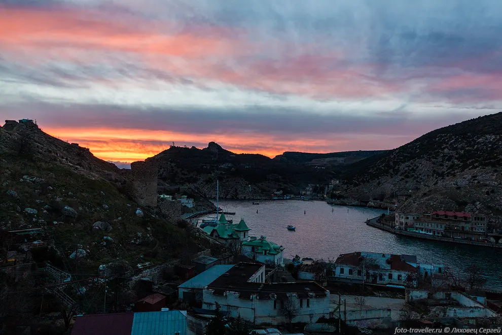 Балаклавская бухта на закате