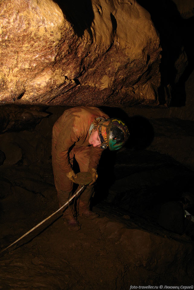 Под каменным сводом пещеры Кара-Коба