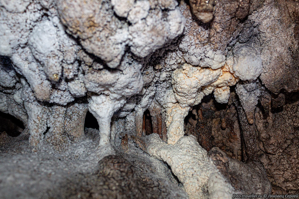 Вторичные образования в пещере 438-5
