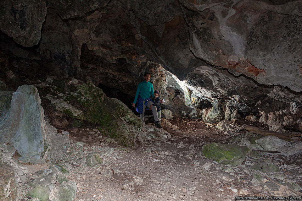 Проход в пещере 438-5