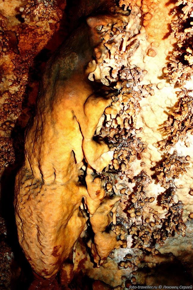 Стенка в пещере Трехглазка