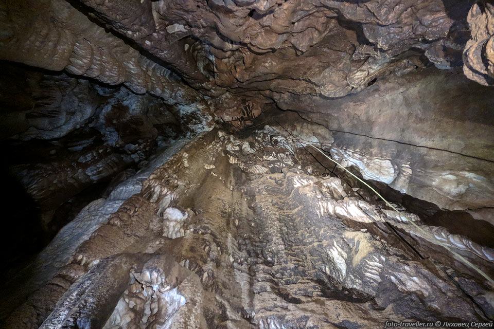 Колодец на дне ближней ветки в пещере Загадка