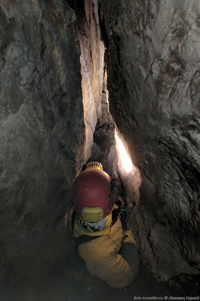 Узкий меандр в пещере К13 (4446/3417-70)