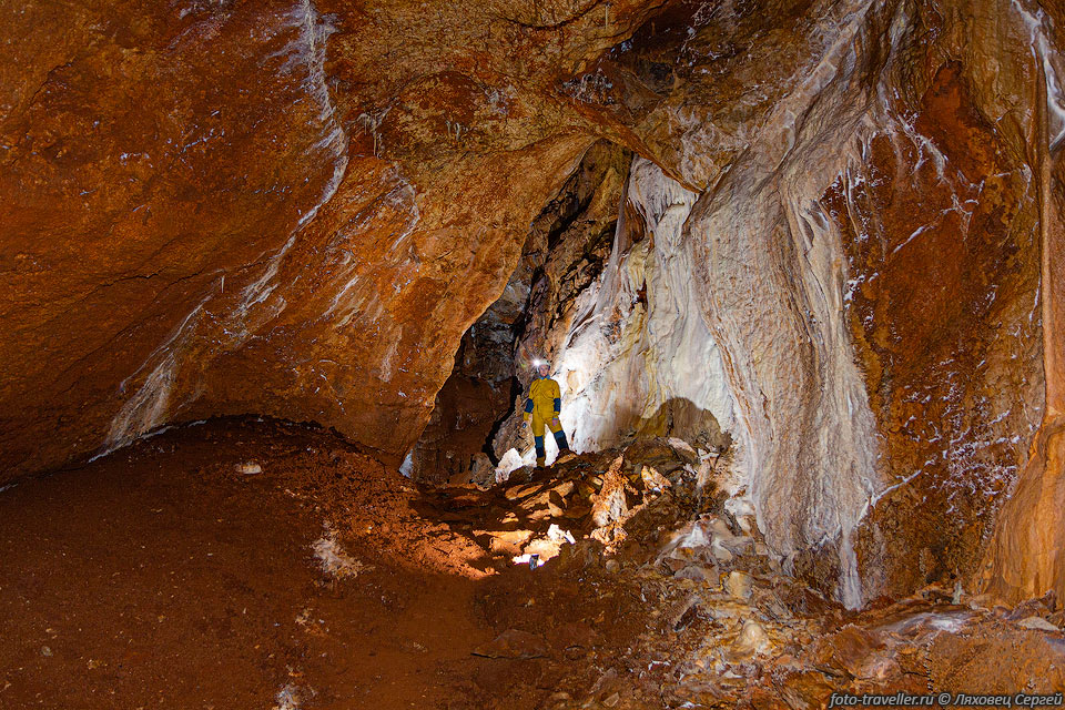 Зал в пещере на Чатыр-Даге