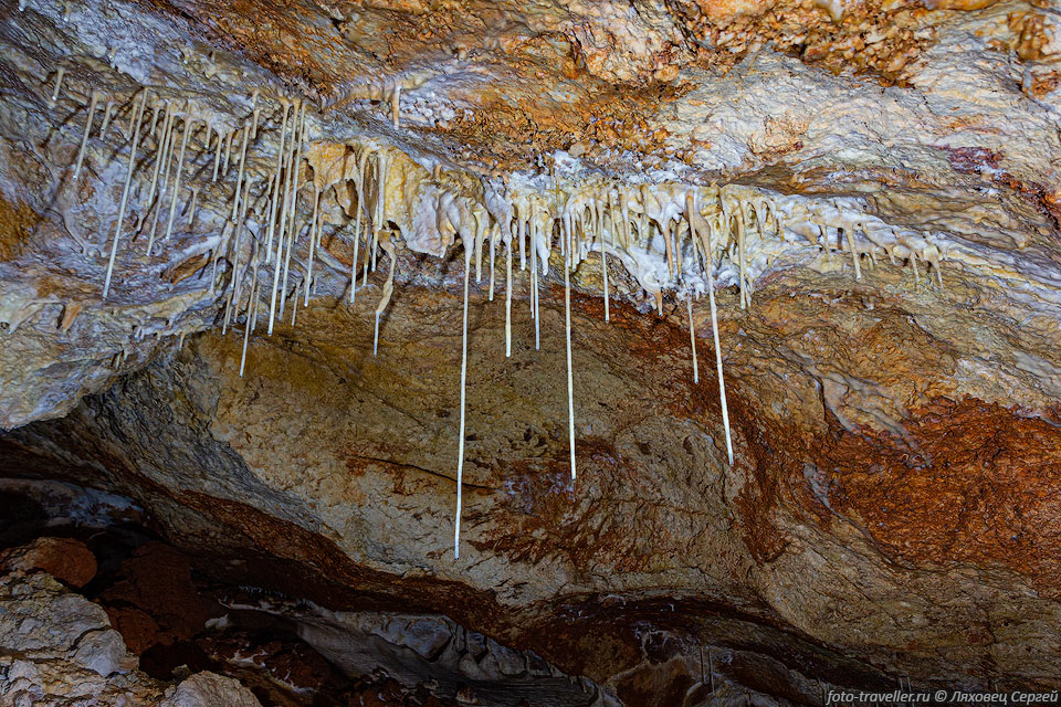 Сталактиты в пещере на Чатыр-Даге