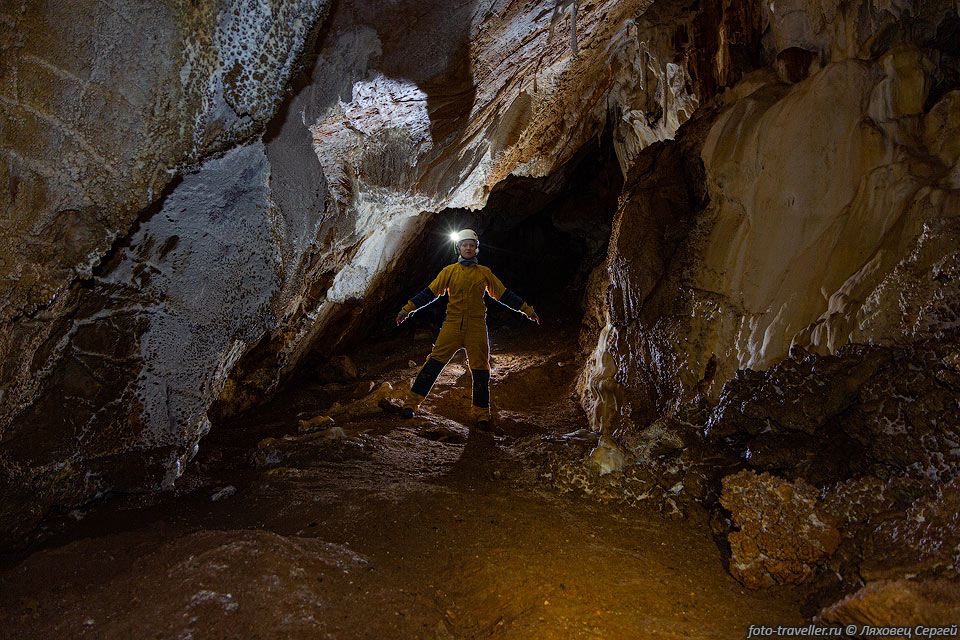 Зал в пещере на Чатыр-Даге