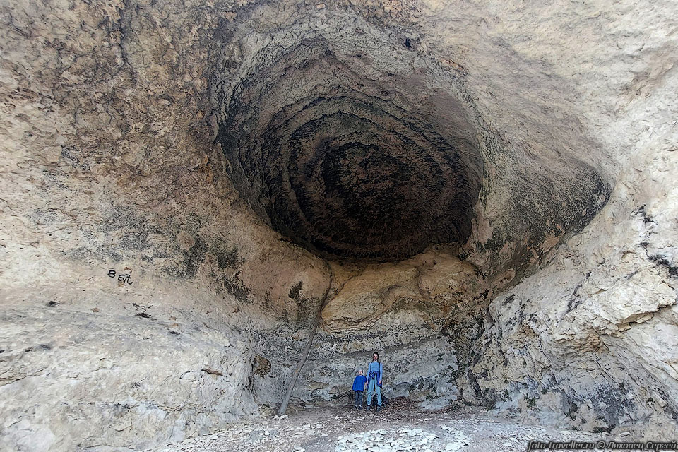 Внутри грота Чардаклы (Дзива-Коба)