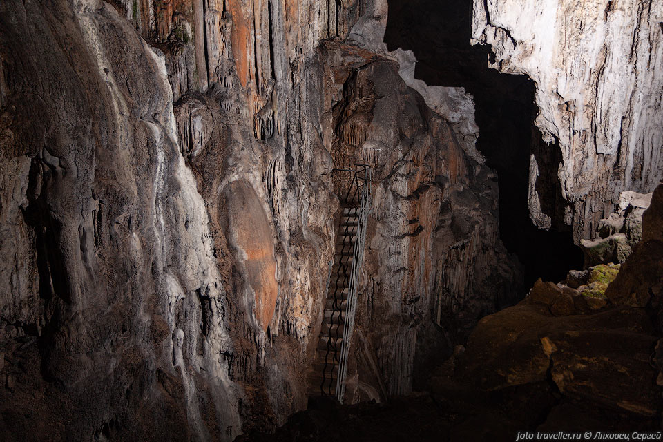 Дорожка в Органном зале в пещере Эмине-Баир-Хосар