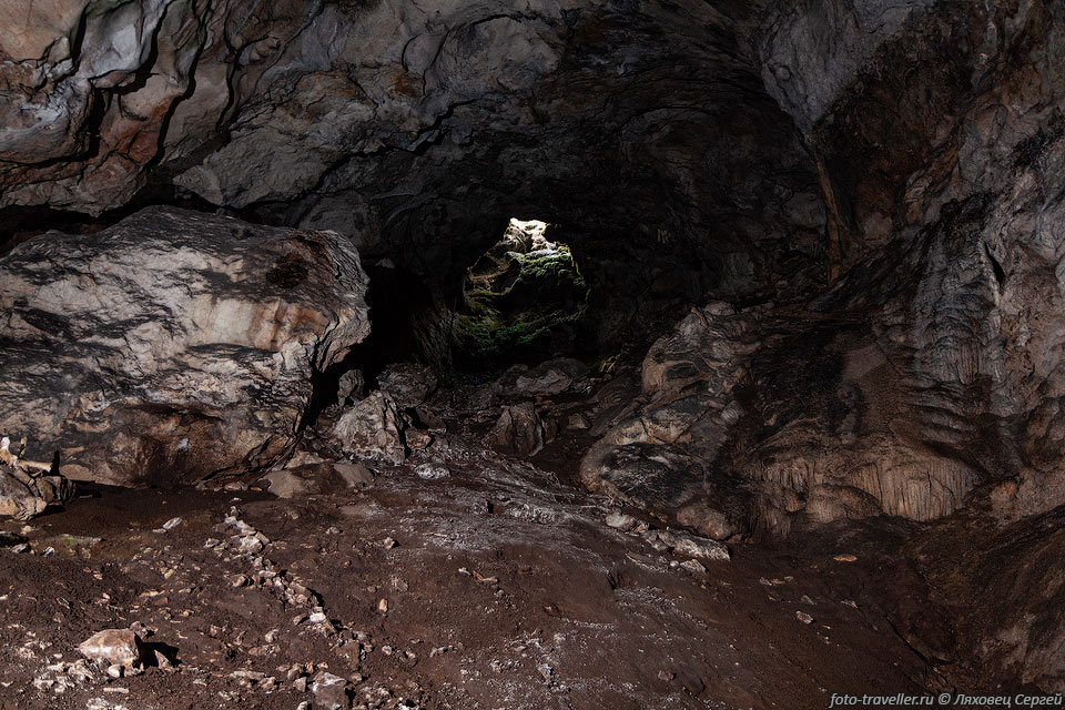 Колодец - естественный вход в пещеру Эмине-Баир-Хосар