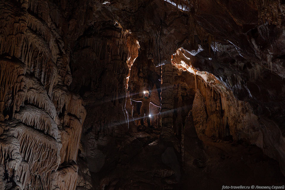 Верх зала Идолов в пещере Эмине-Баир-Хосар