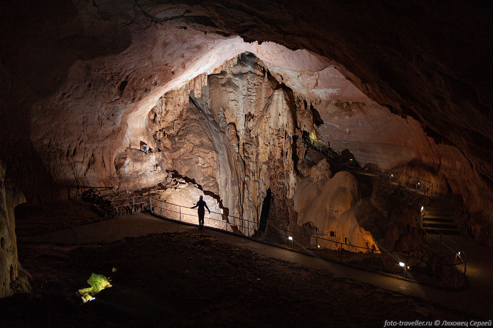 Провал в зале Кечкемет в пещере Эмине-Баир-Хосар