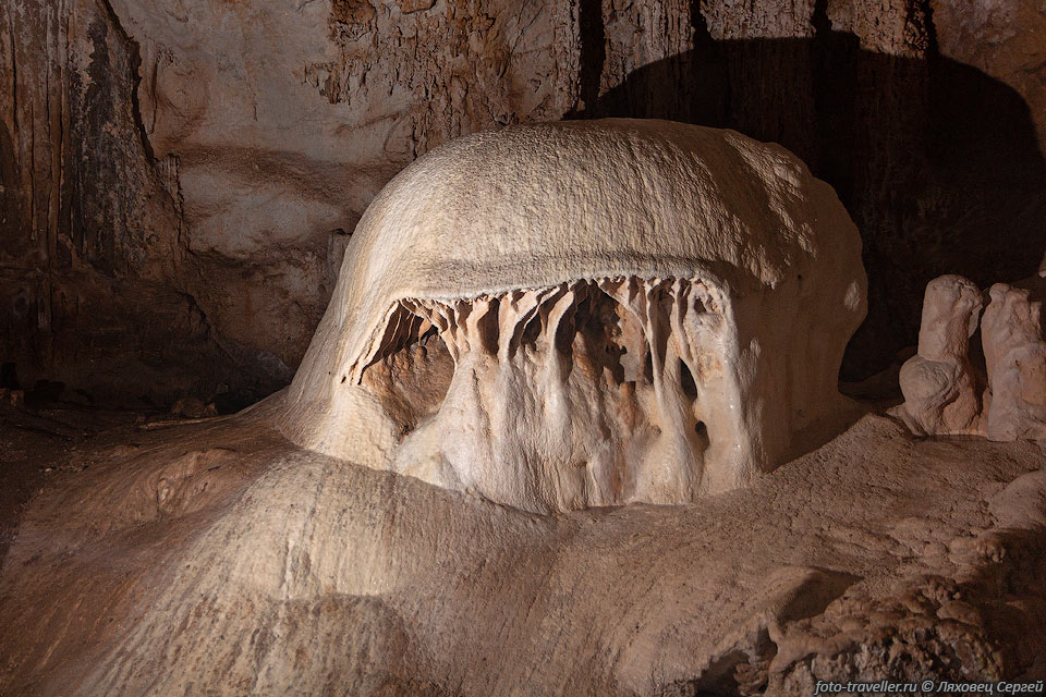 Шапка Мономаха в пещере Баир