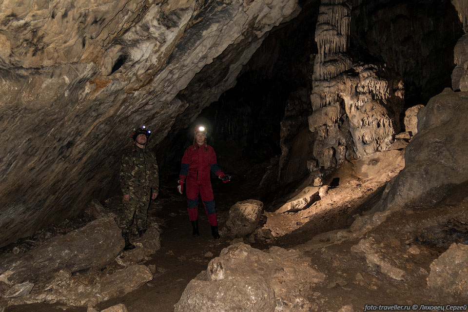 Зал в пещере Тысячеголовая