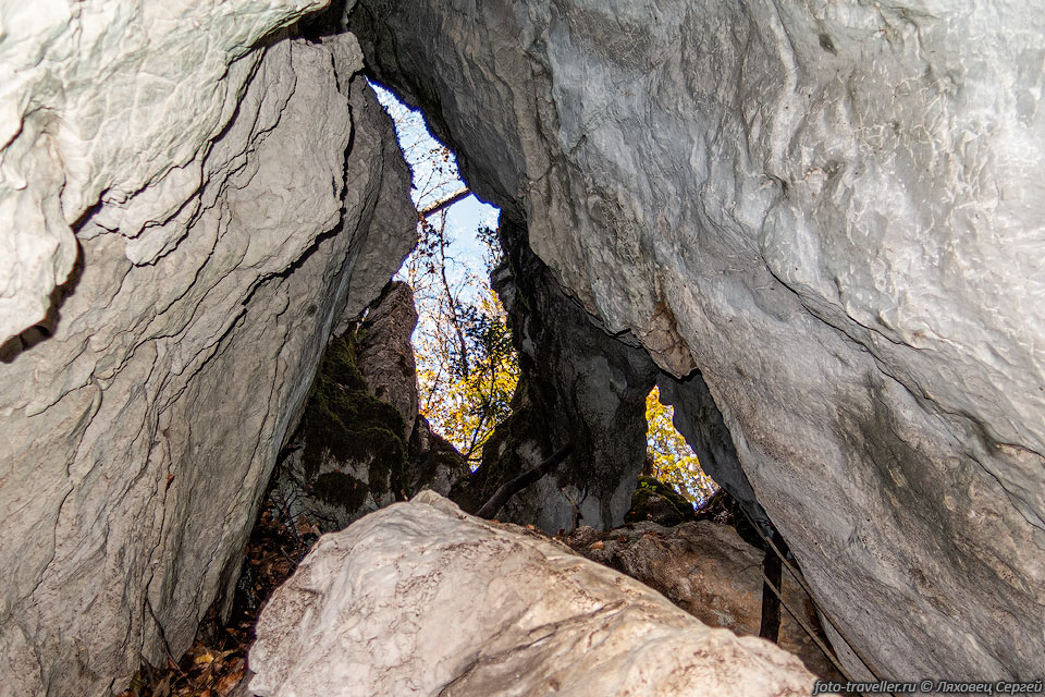 Пещера К16Провал в лесу Карагачи