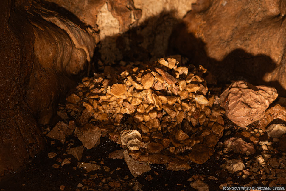 "Сокровища" в пещере Буровая