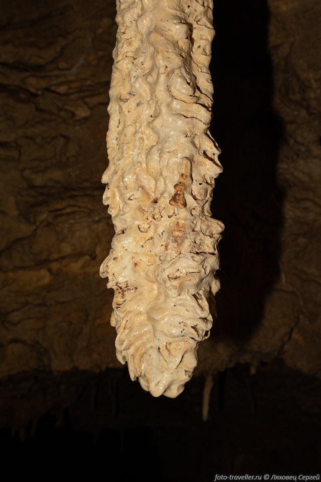 Сталактит в пещере Комар