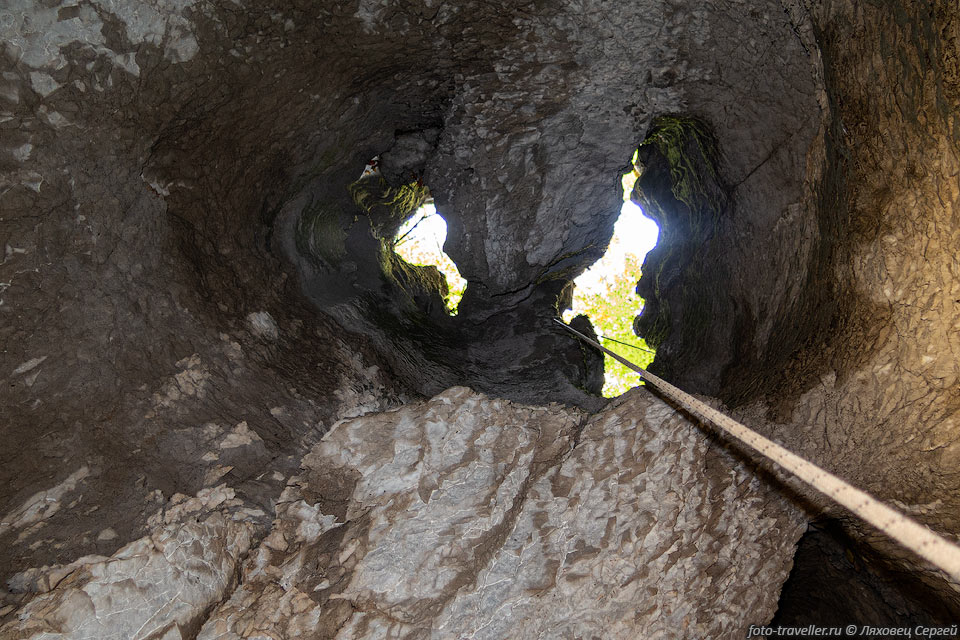 Двойной вход в пещере К17 (4446/3416-10)