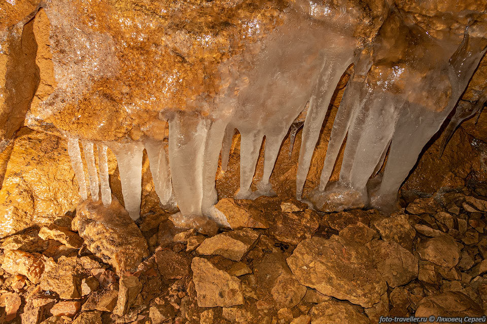 В зимне-весенний период в пещере Чумнук-Хосар много льда