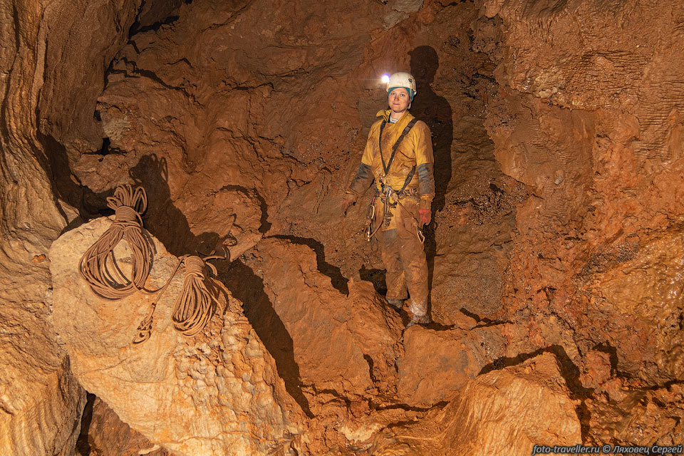 Грязный зал на глубине -160 м в пещере Подснежник на Чатыр-Даге