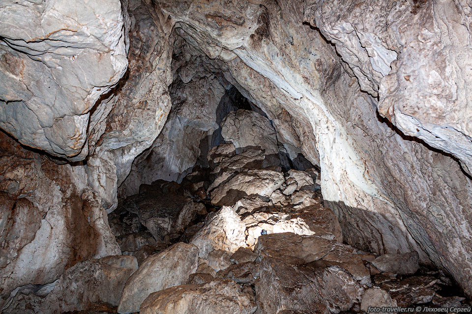 Пещера Белоснежка на верхнем плато Чатыр-Дага