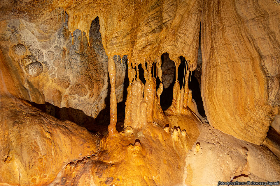 Вторичные образования в пещере Экскаваторная на Чатыр-Даге