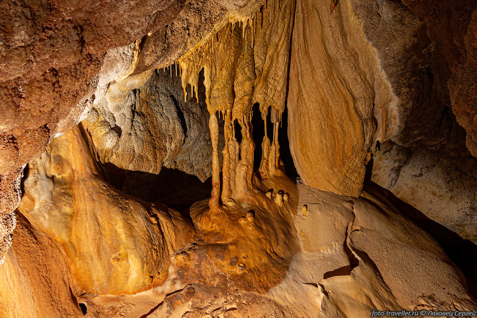 Вторичные образования в пещере Экскаваторная 