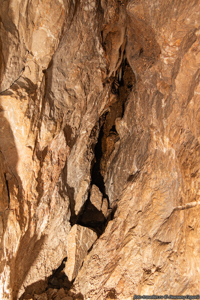 Дно пещеры Алимка - непроходимая узость
