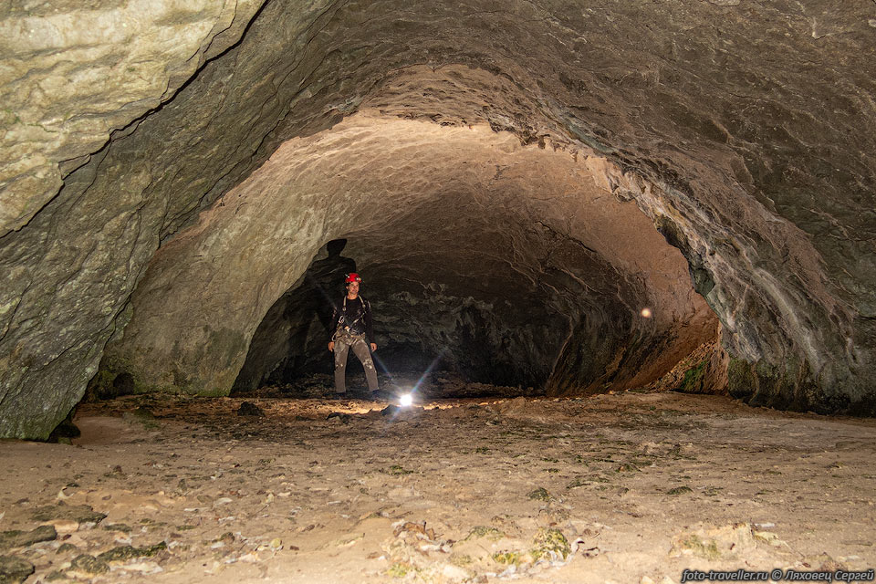 Основной ход в пещере СКС-25