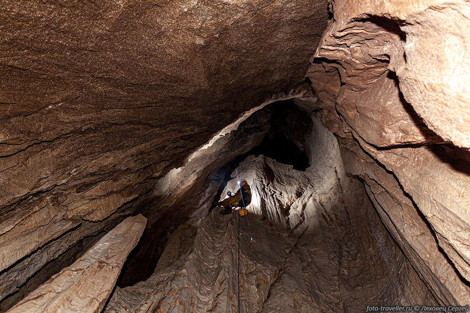 Нижний колодец в пещере Бычья